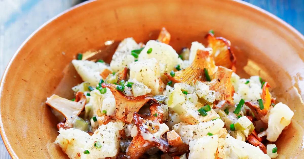 Kartoffelsalat mit Pfifferlingen - einfach &amp; lecker | DasKochrezept.de