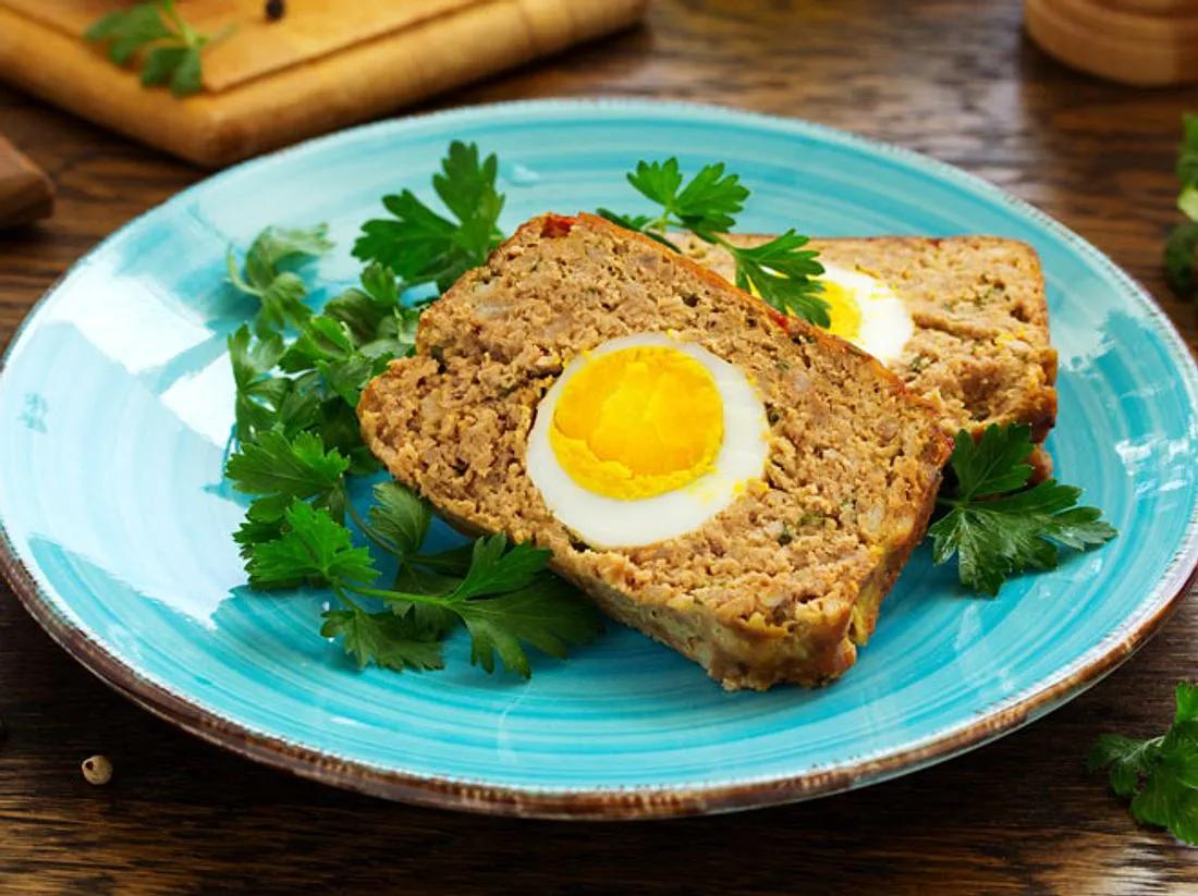 Falscher Hase: Das Rezept zum klassischen Hackbraten mit Ei ...