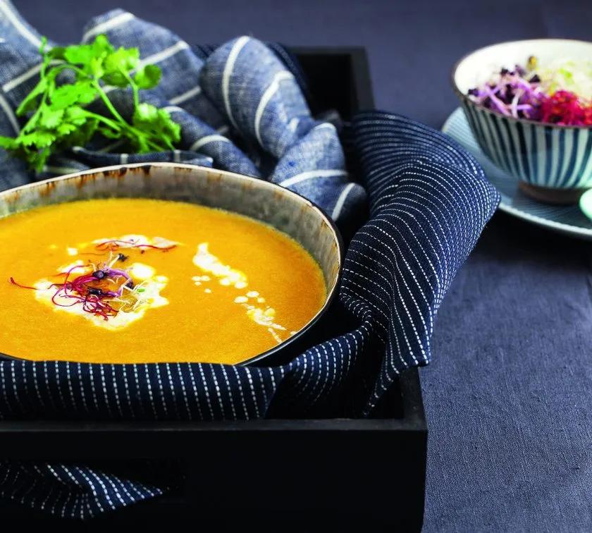 Kürbis-Curry-Suppe mit Kokosmilch - maxima
