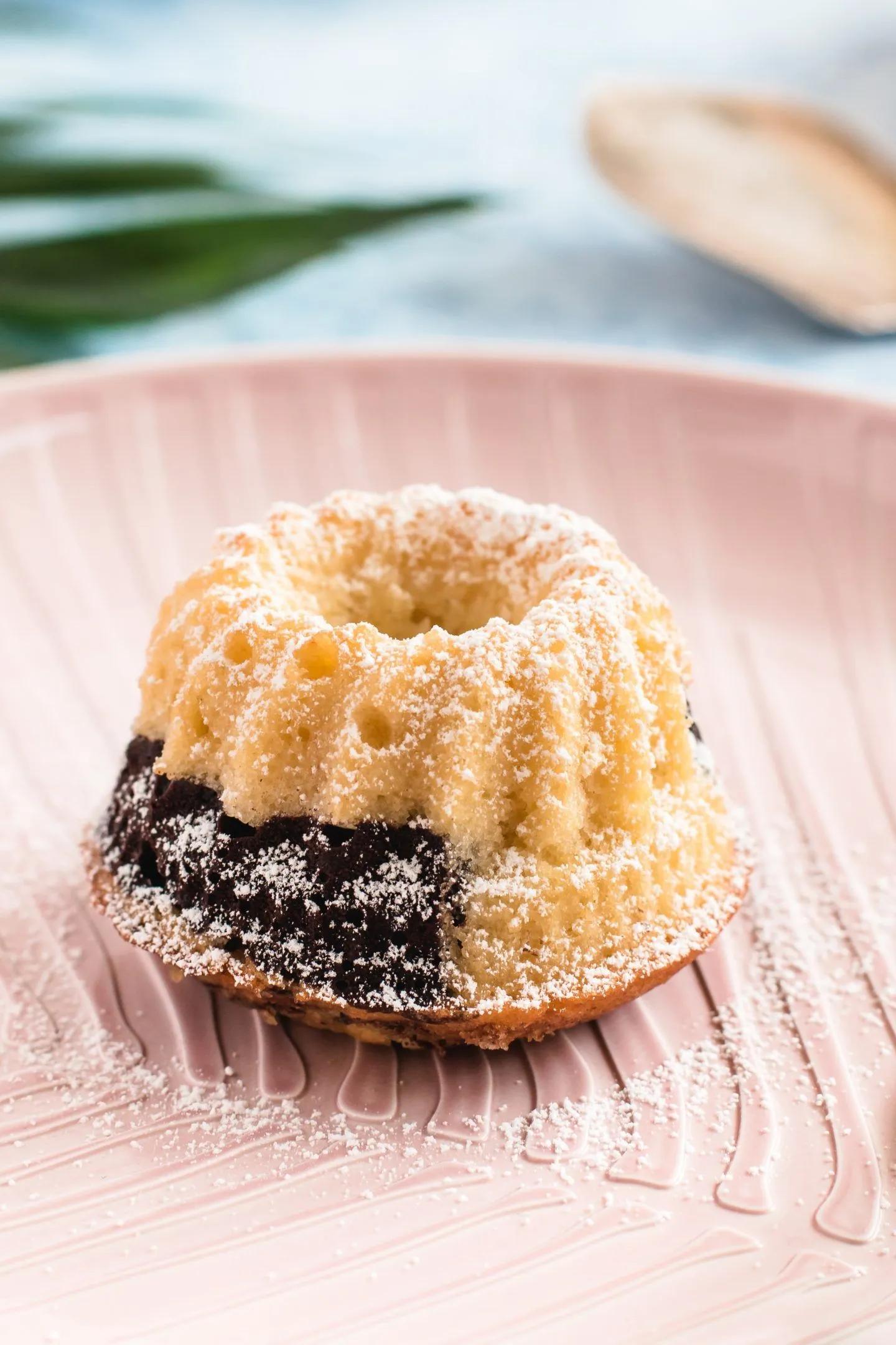 Saftige Mini Marmor Gugelhupfe | Madame Dessert | Mini gugelhupf rezept ...
