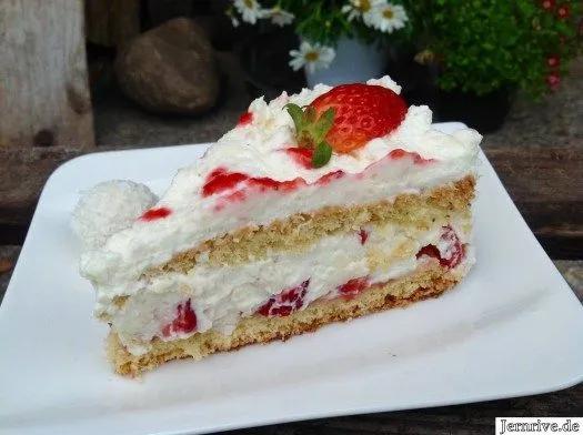 Erdbeertorte mit Raffaello Healthy Cake Recipes, Poke Cake Recipes ...