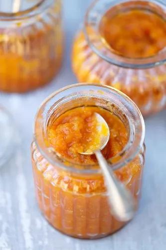 Kürbis-Orangen-Marmelade im Glas – Bilder kaufen – 11420311 StockFood