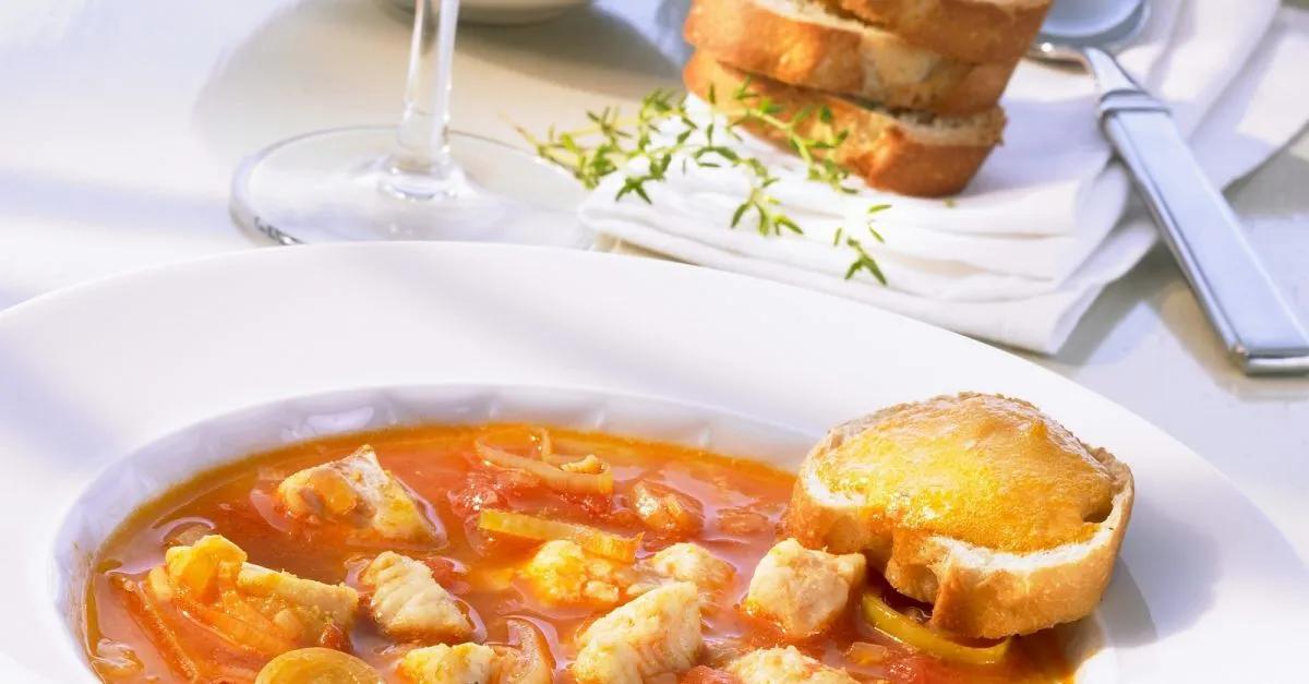 Französische Fischsuppe (Bouillabaisse) mit Rouille Rezept | EAT SMARTER