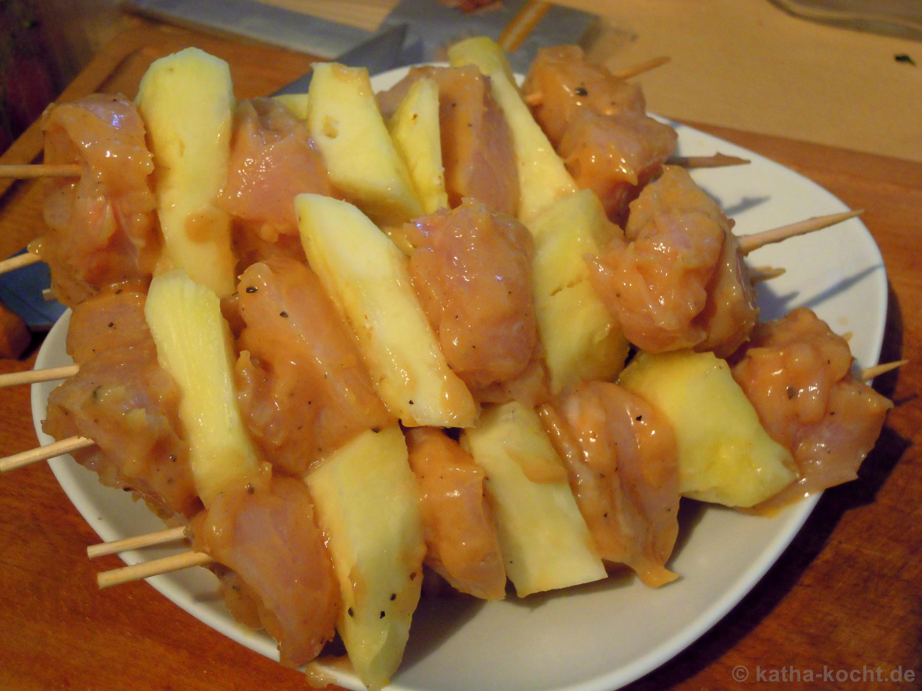 Hähnchen-Ananas-Spieß in Erdnussbutter-Marinade - Katha-kocht!