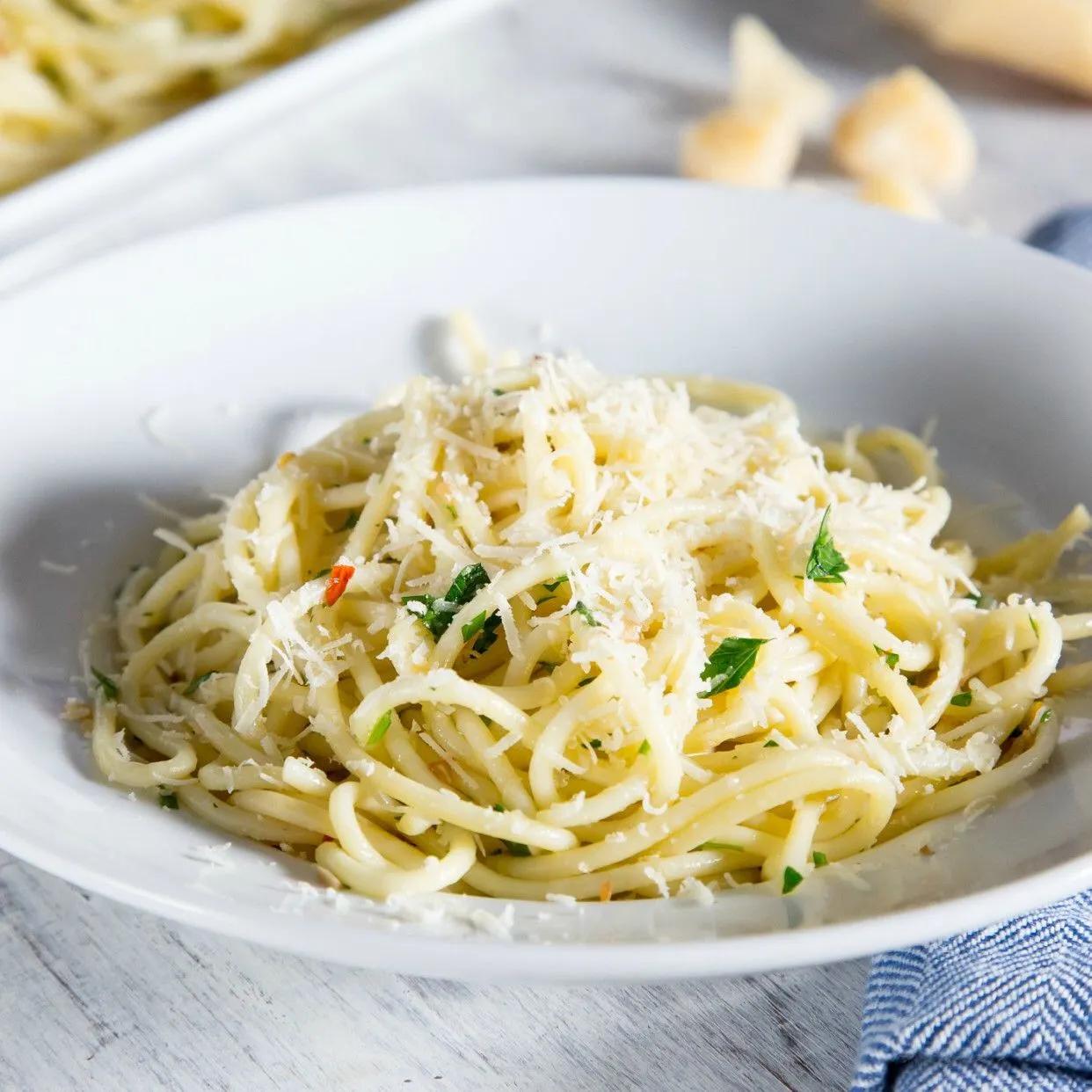 Spaghetti with Oil and Garlic (Aglio Et Olio) by Food Network Kitchen ...
