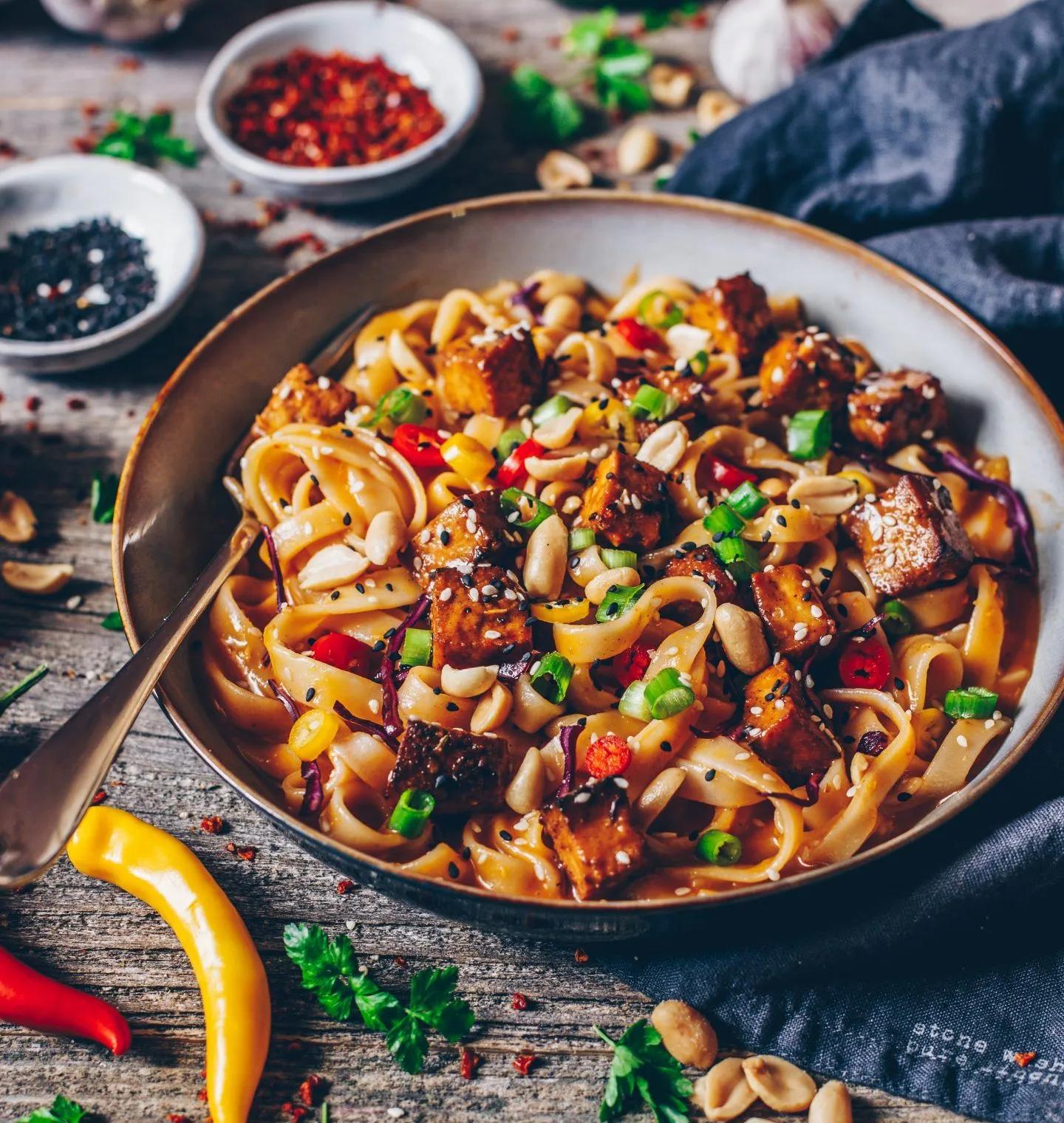 Asia Noodles with Crispy Tofu and Chili Peanut Sesame Sauce – Bianca ...