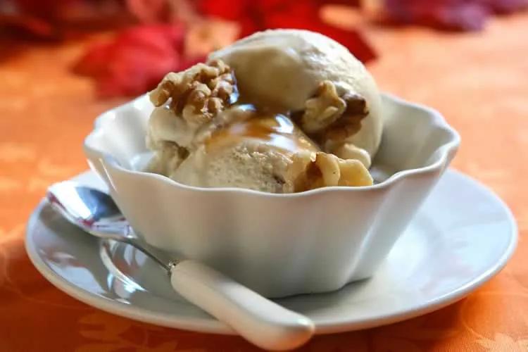 Maple Walnut Eis (Walnuss-Eis) | USA kulinarisch