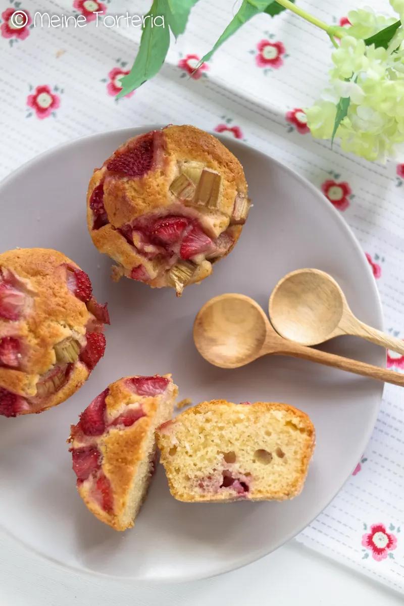 Erdbeer-Rhabarber-Muffins - ein frischer und saftiger Genuss - Meine ...