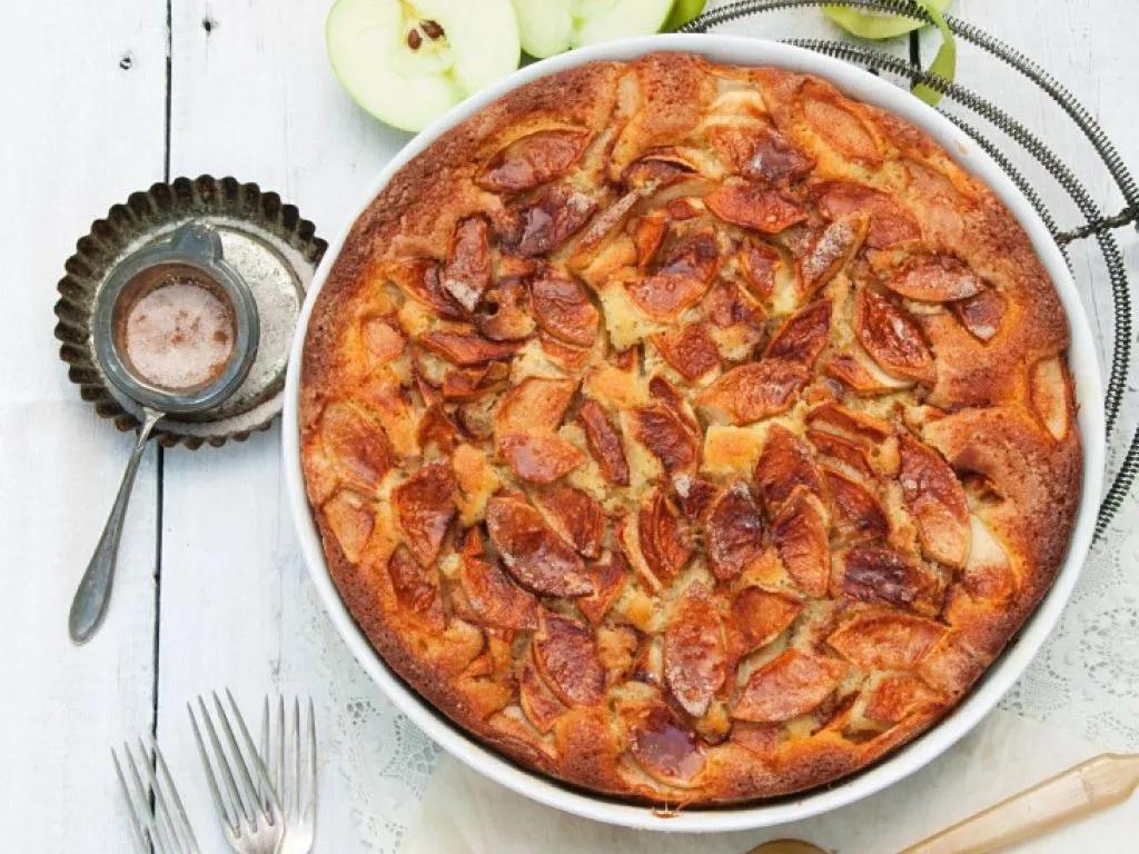 Apfelkuchen mit Mandeln und Zimt Rezept | EAT SMARTER
