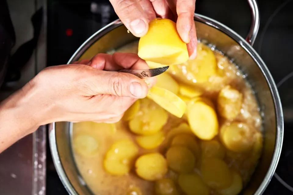 Kartoffelsalat mit Bohnen und Pfifferlingen Rezept - [ESSEN UND TRINKEN]