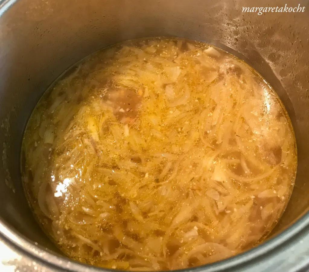 schnelle Zwiebelsuppe mit Parmesan &amp; Weißbrot (oder) Nass &amp; kalt geht ...