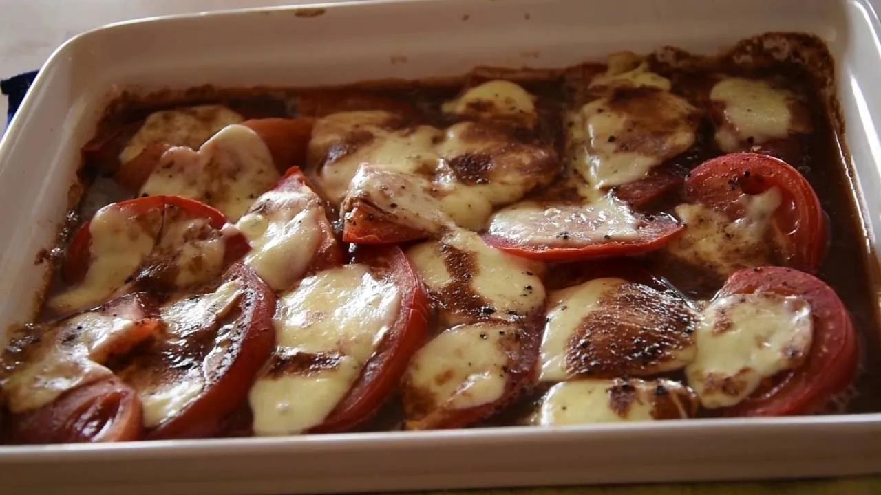 Überbackene Mozzarella Tomaten mit Balsamicocreme - ruck zuck - YouTube