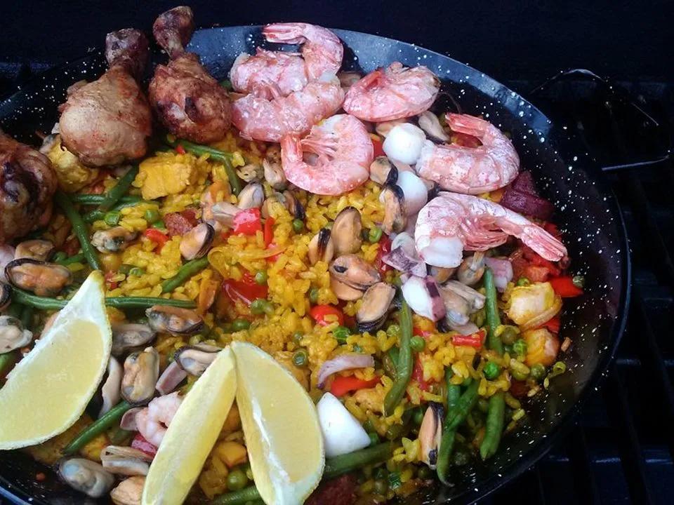 Paella mit Fleisch und Meeresfrüchten von tzara| Chefkoch