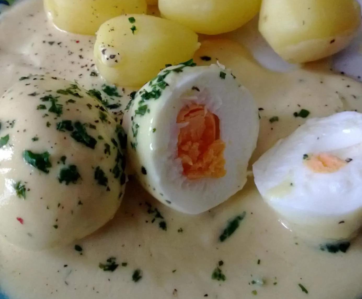 Senfeier in Kräutersauce mit Kartoffeln | Rezept | Rezepte, Essen ...