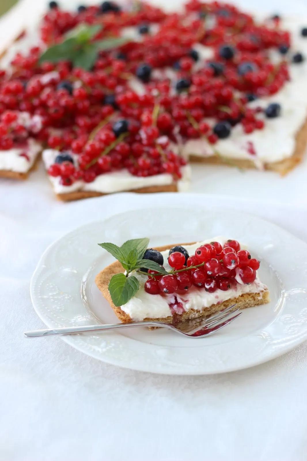 Johannisbeer-Blechkuchen mit Quarkcreme