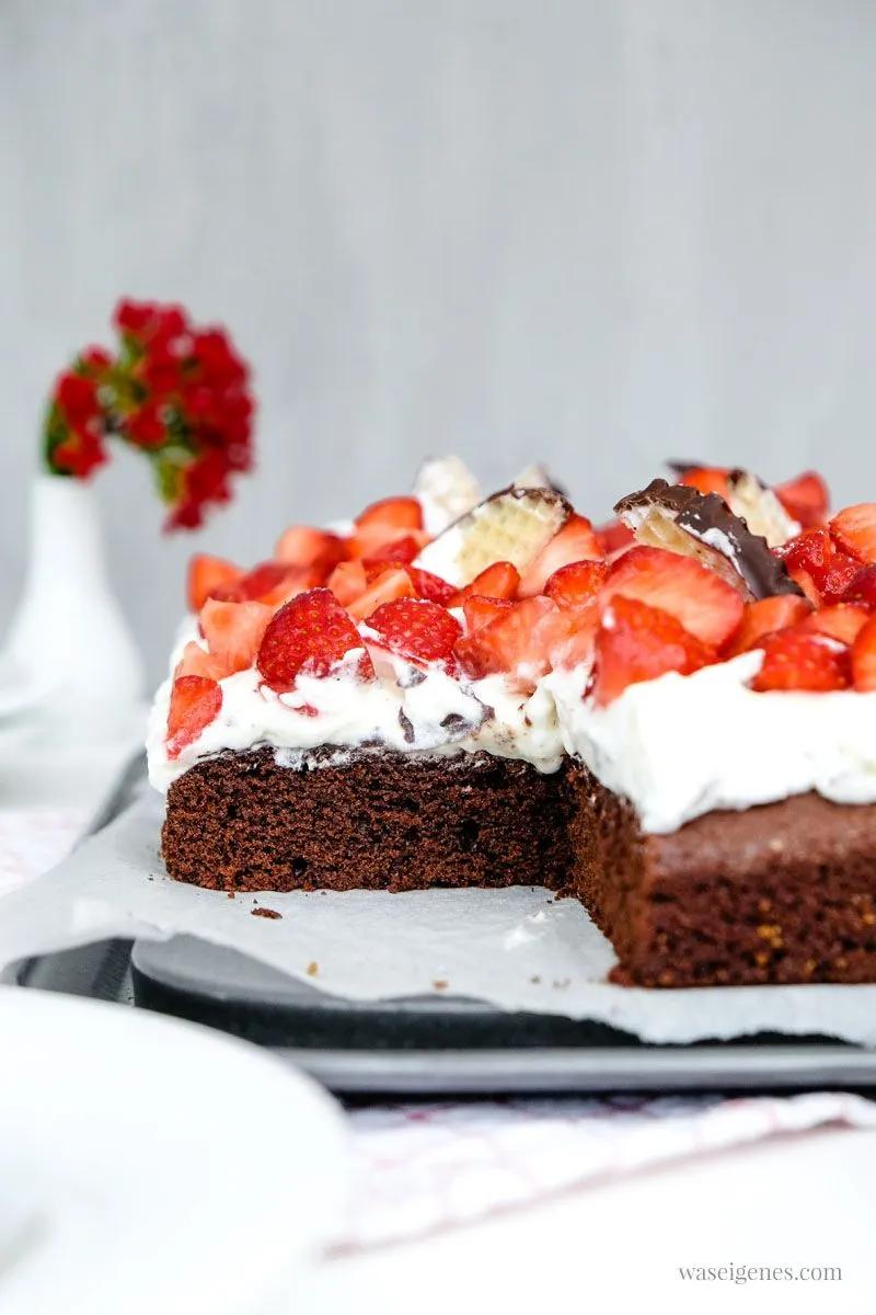 Erdbeer-Schoko-Kuchen mit Schokokuss-Sahne - Was backe ich heute ...