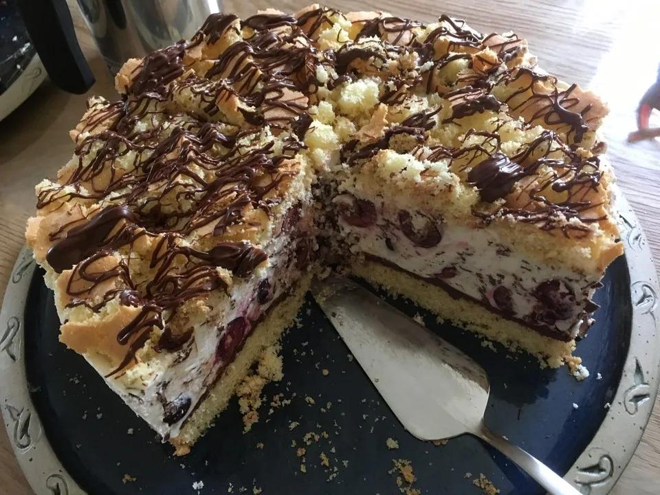 Kirsch - Stracciatella - Torte von clara229 | Chefkoch.de