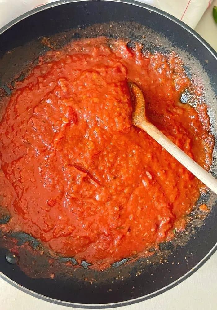 Einfache Tomatensoße - Schnelles Abendessen