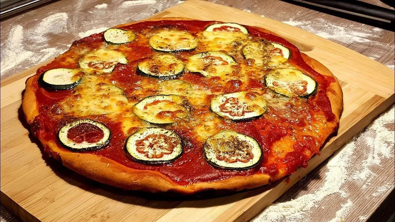 Rezept PIZZA backen aus einem QUARK ÖL TEIG, einfach und gelingt immer ...