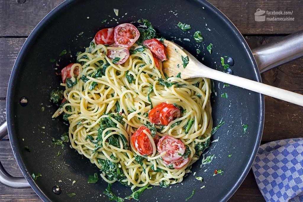 Spaghetti mit Spinat &amp; Mascarpone - Madame Cuisine