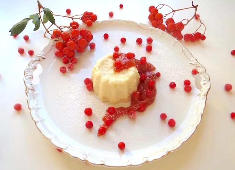 Herbstliches Vogelbeer-Dessert: Grießflammerie mit karamelisierter ...