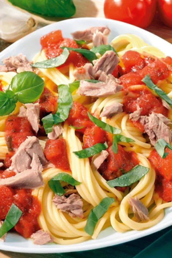 Spaghetti mit Thunfisch-Tomaten-Soße | Rezept | Kochen schnell rezepte ...