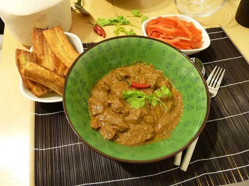 Rendang Padang - Feuriges,indonesisches Rindfleisch-Curry - KOHLENHYD ...
