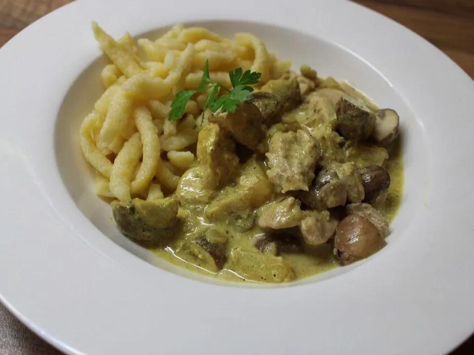 Spätzle mit Hähnchen-Champignonsoße von DenisBrk| Chefkoch