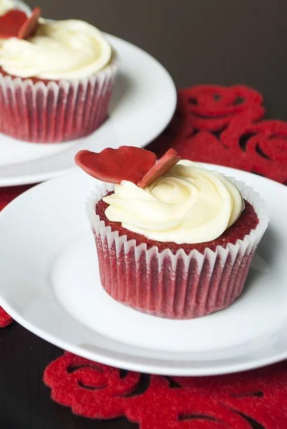 Red Velvet Cupcakes mit weißem Schoko-Frischkäse-Frosting | Red velvet ...