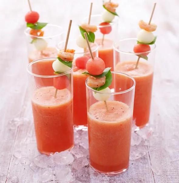 Kalte Melonensuppe mit Chili und Ingwer: | Food, Strawberry mint, Melon ...