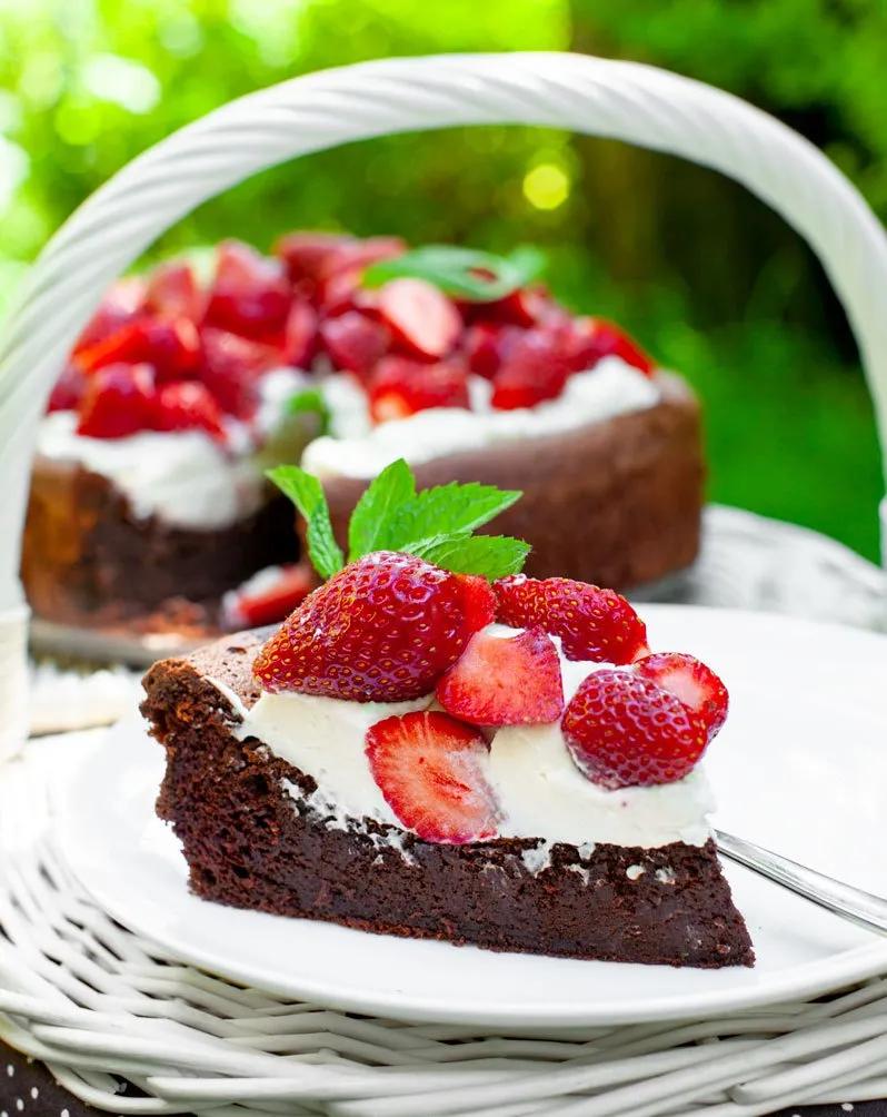 Schoko-wolke mit Erdbeeren - Einfache Kuchen Rezepte