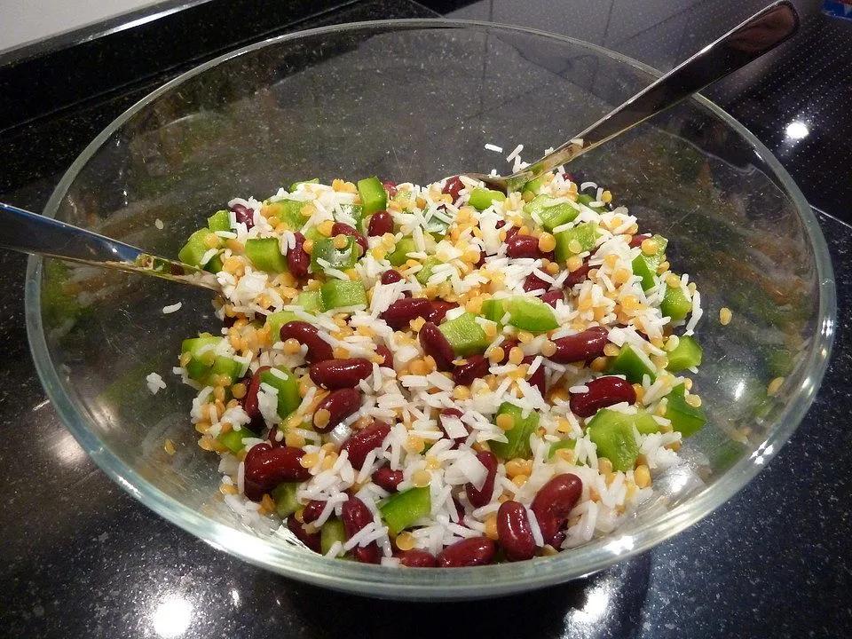 Salat mit Bohnen, Linsen, Paprika und Reis von swes| Chefkoch