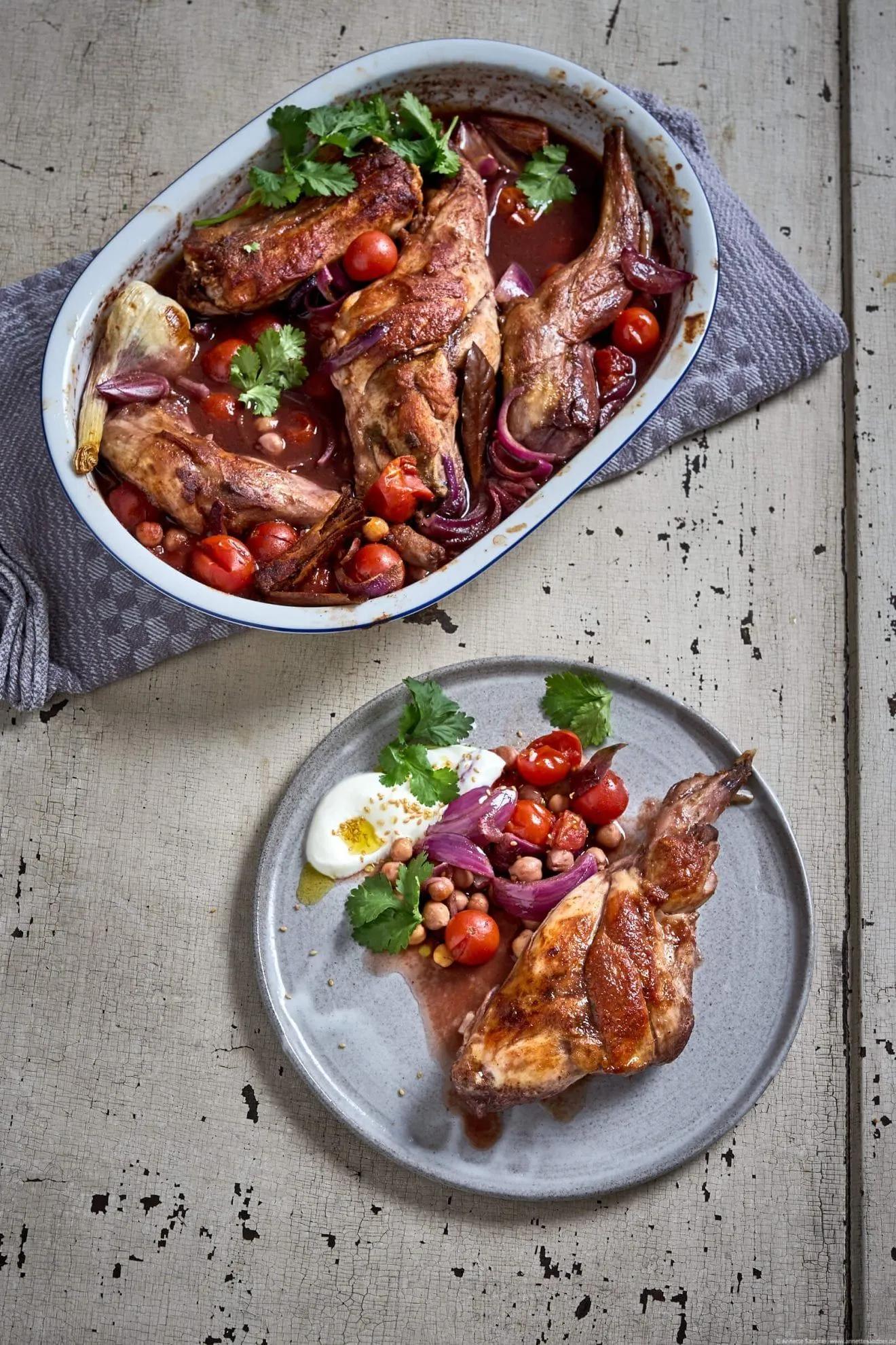 Kaninchen aus dem Ofen mit Kichererbsen &amp; Tomaten | Rezept ...
