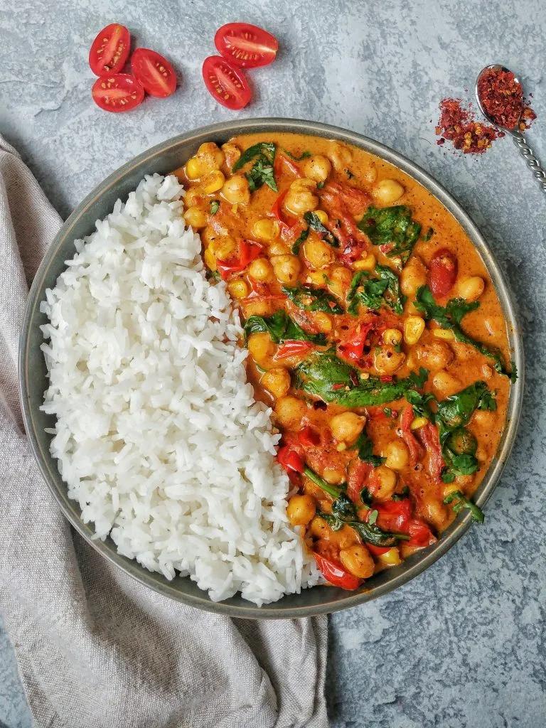 Vegan Chickpea Curry with Spinach and Tomatoes - Munchmeals by Janet