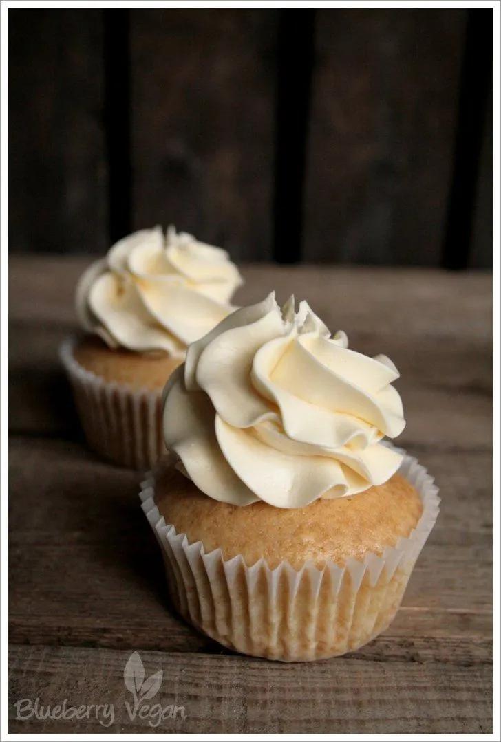 Einfache Schoko- und Vanille-Cupcakes | Rezept | Vanille cupcakes ...