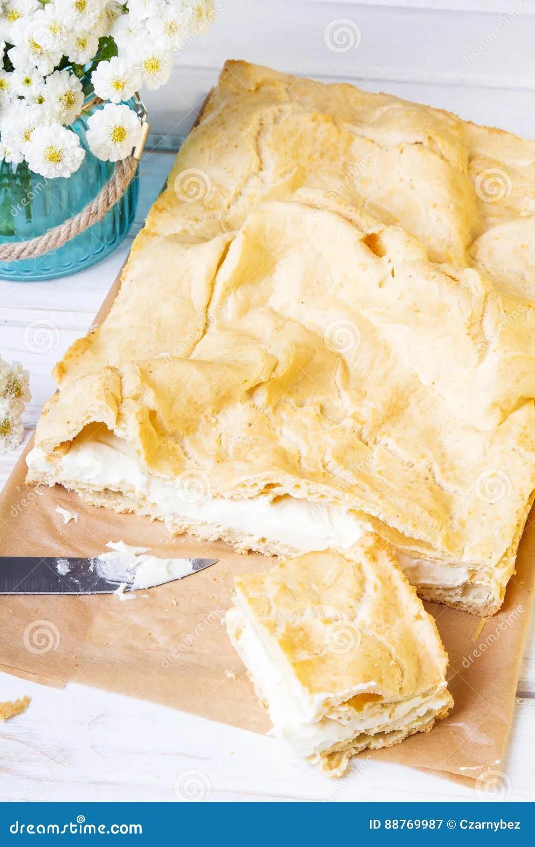Polnischer Kuchen Mit Der Creme, Genannt Karpatka Stockbild - Bild von ...