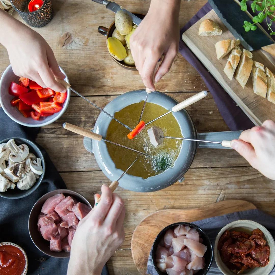 Fondue mit Fleisch: Tipps und Trick vom Topf bis zur Beilage ...