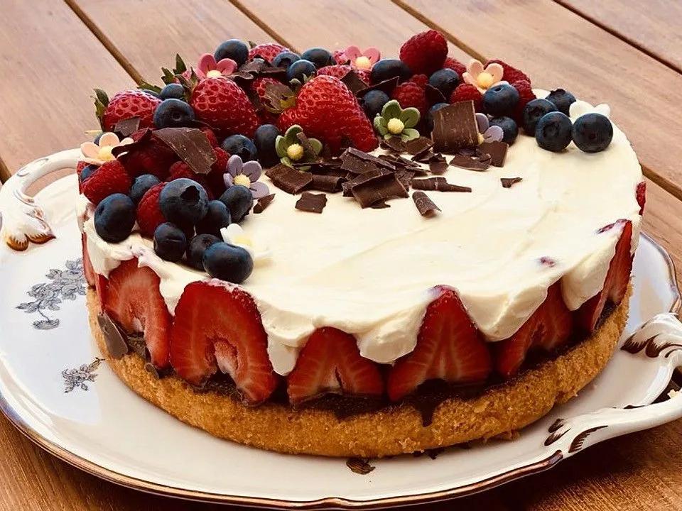 Erdbeer-Mascarpone-Torte von MaikäferSilke| Chefkoch | Erdbeer ...