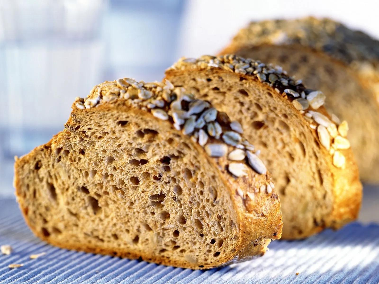 Brot mit Sonnenblumenkernen: gesunde Brotzeit Rezept | EAT SMARTER