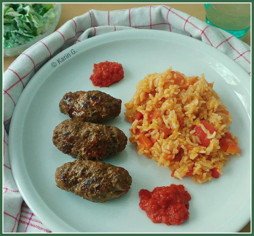 ich hab da mal was ausprobiert: Paprika-Tomatenreis mit Cevapcici und ...