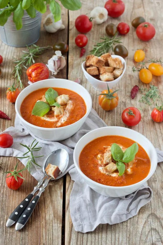 Tomatensuppe aus frischen Tomaten - Rezept - Sweets &amp; Lifestyle®