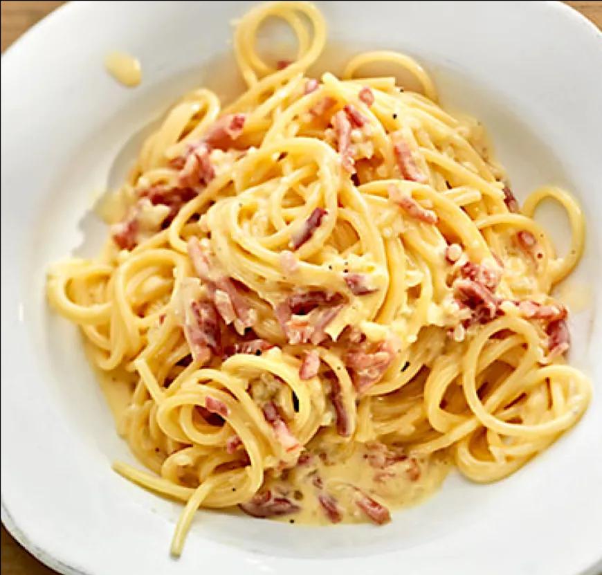 Les spaghettis à la carbonara (spaghetti alla carbonara en italien ou ...