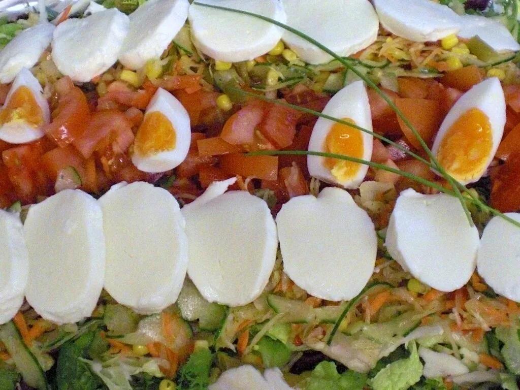 Vespersalat mit Mozzarella und Ei - einfach &amp; lecker | DasKochrezept.de