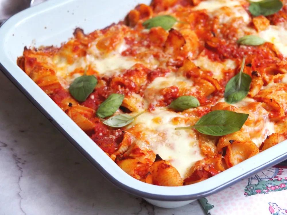 Meatless Monday – Tomato and Cheesy Mozzarella Pasta Bake | LaptrinhX ...