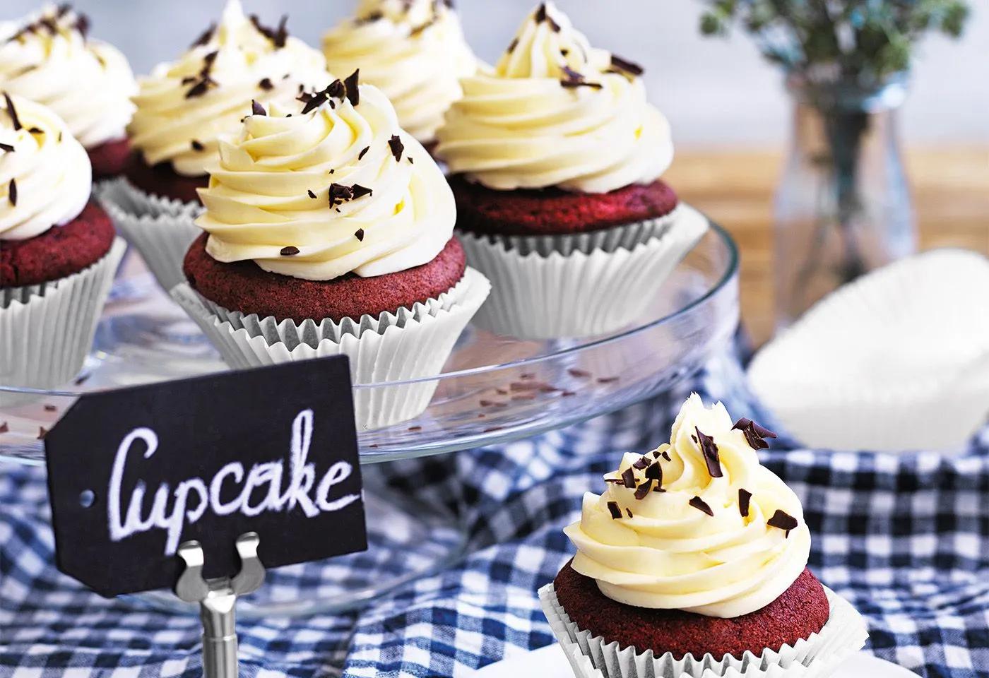 Red Velvet Cupcakes mit Weiße-Schokolade-Frosting | Frisch Gekocht ...