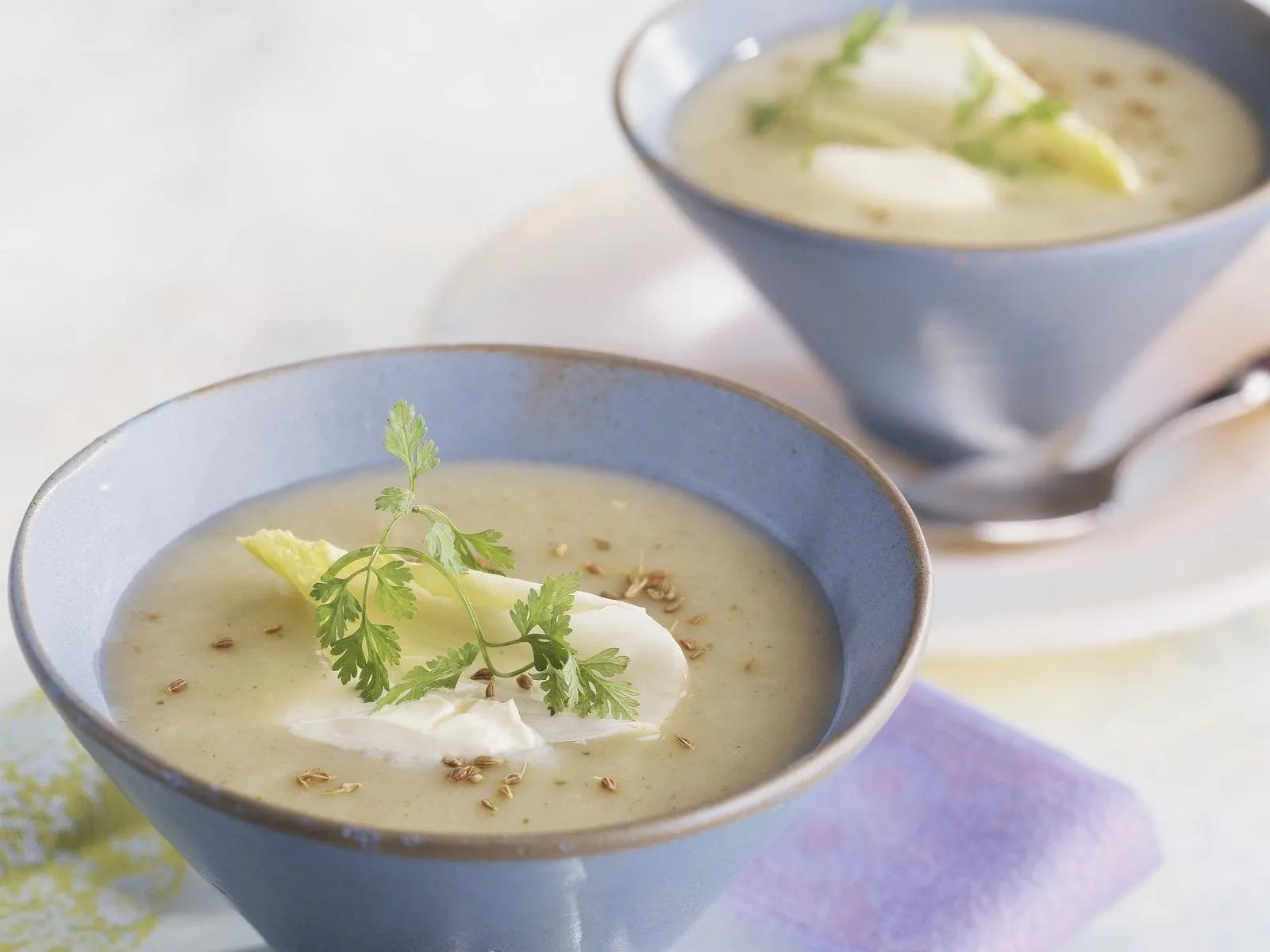 Suppe aus Chicorée Rezept | EAT SMARTER