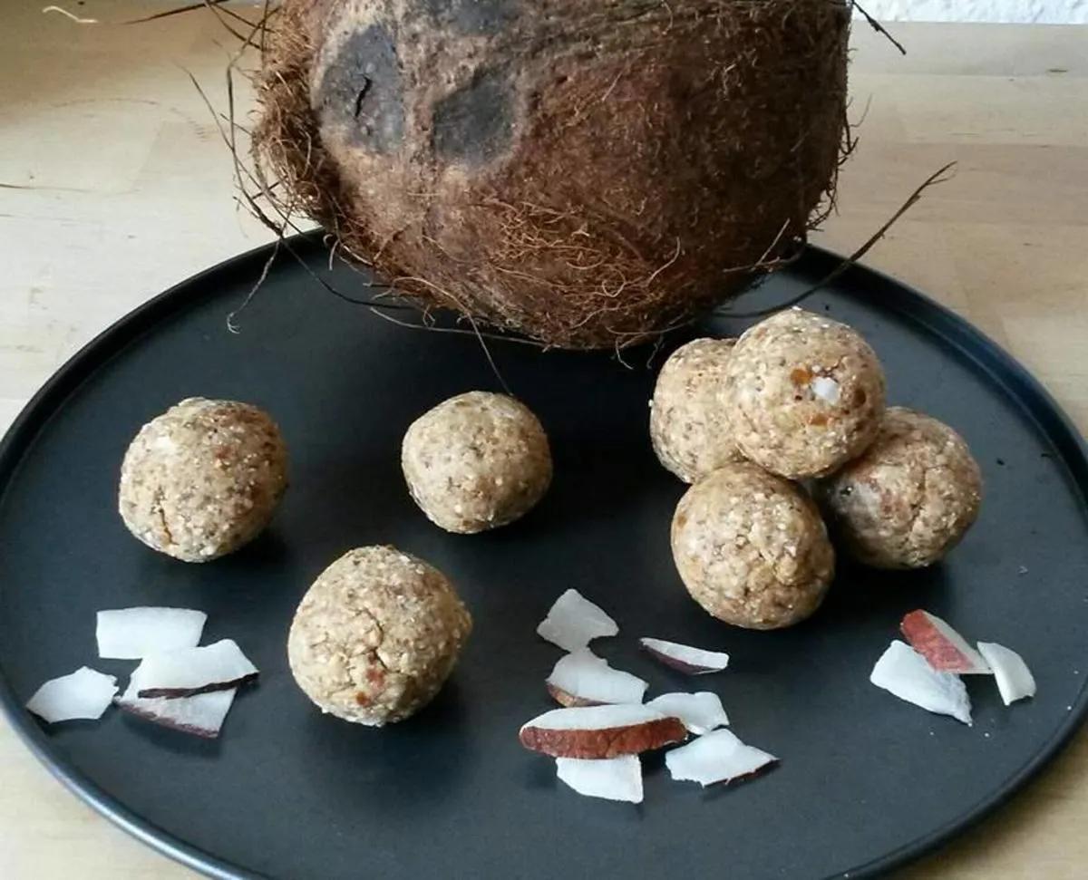 Kokos Dattel Kugeln - Cocos Dattel Balls - Rezept - kochbar.de