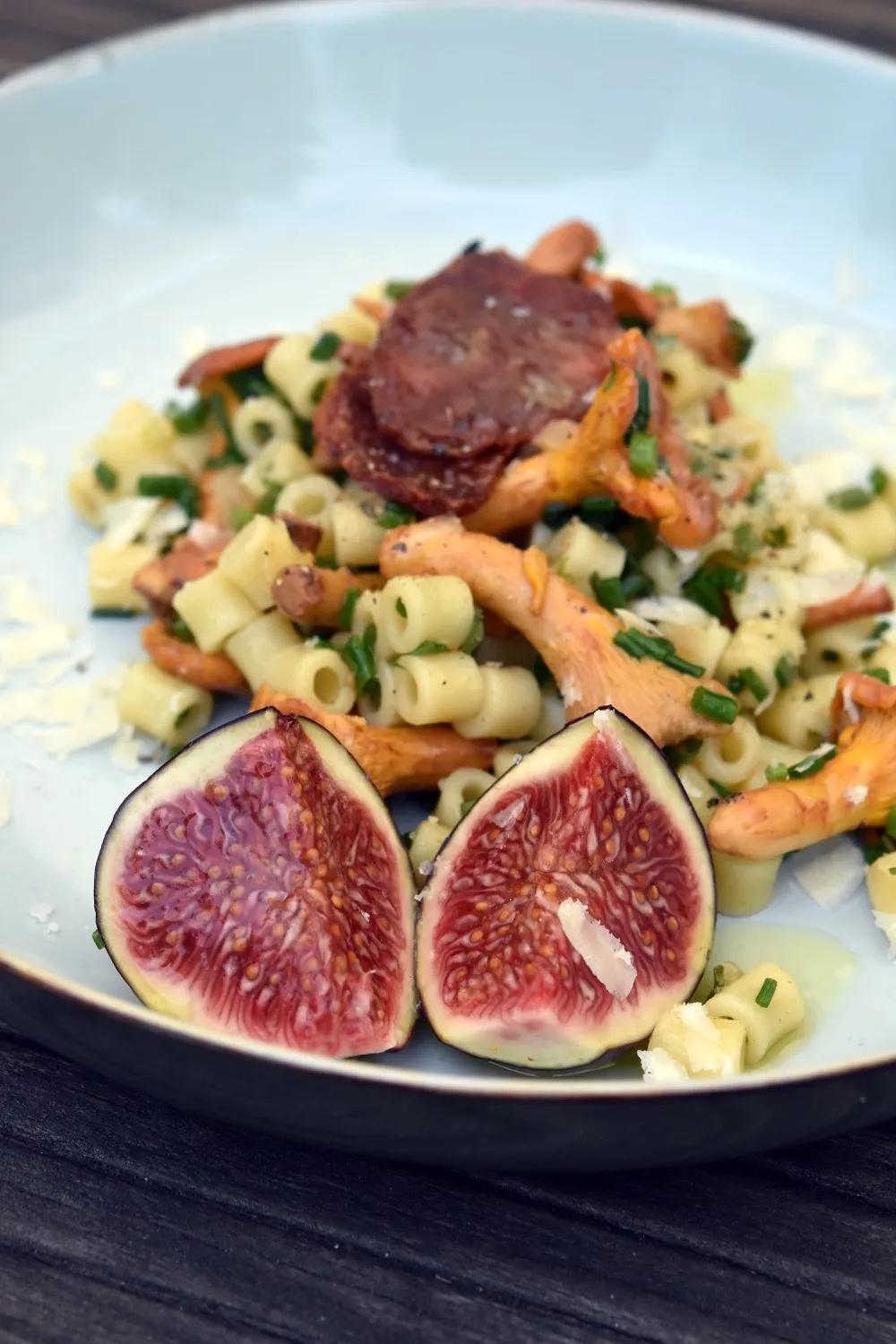 Pfifferling-Nudel-Salat mit Lavendel-Salami | Küchenjunge