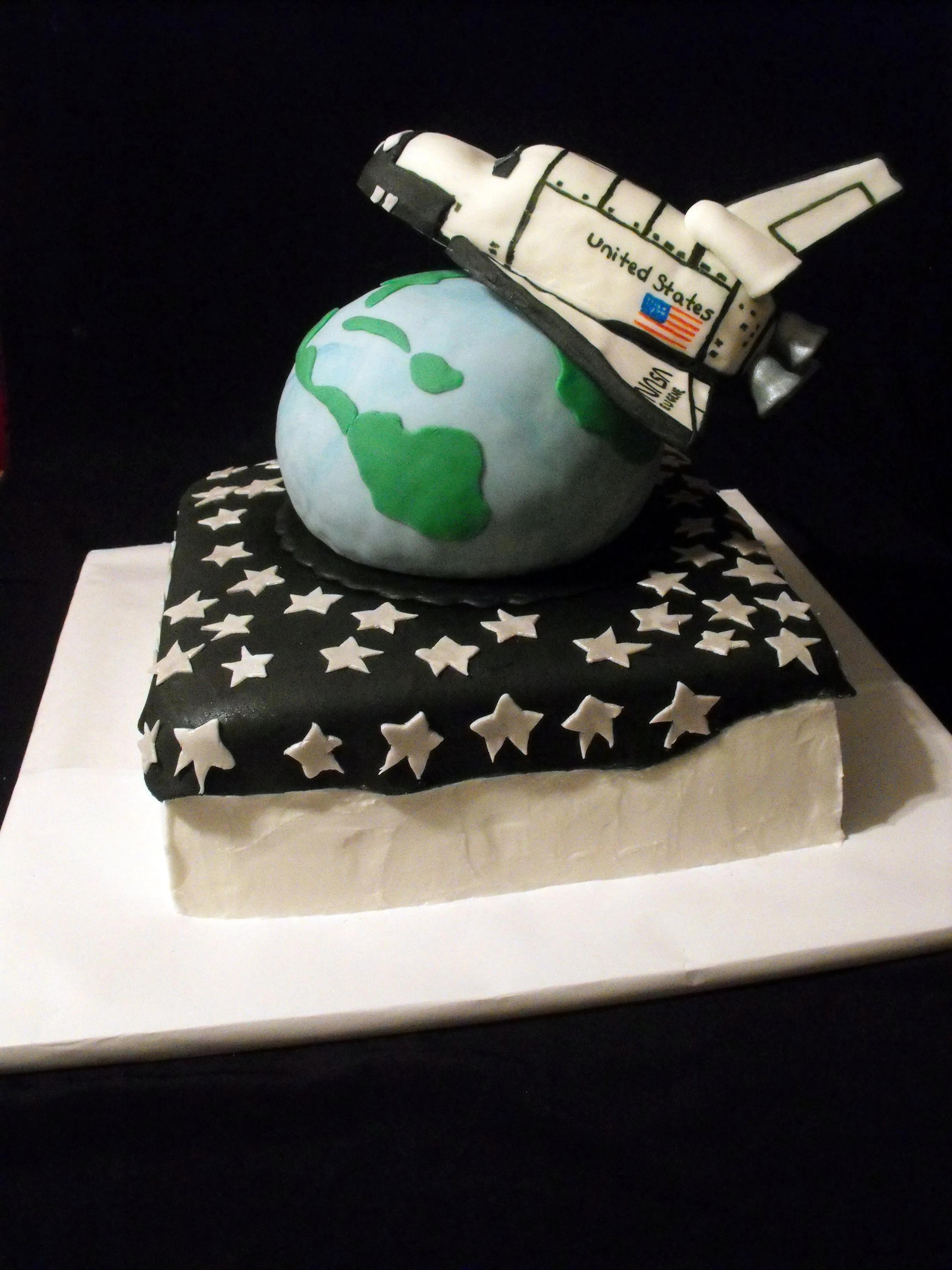 Spaceship cake I made for a friend&amp;#39;s husband. Amazing Cakes, Spaceship ...