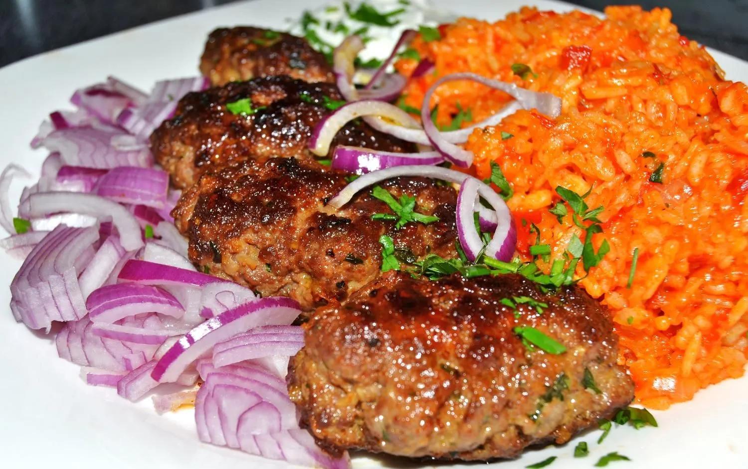 Cevapcici mit Djuvec-Reis - Rezept mit Bild | Rezept | Djuvec reis ...